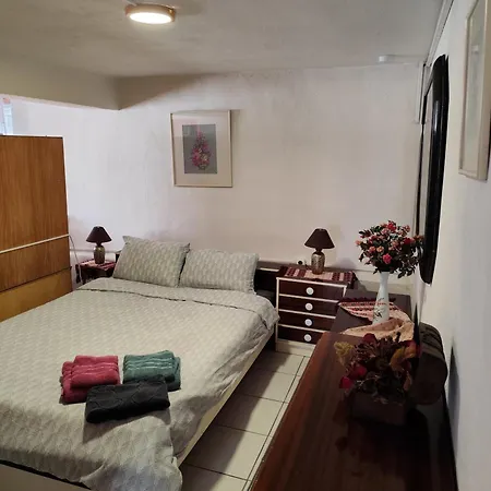 Jennys Vintage - Motorcycle Friendly *